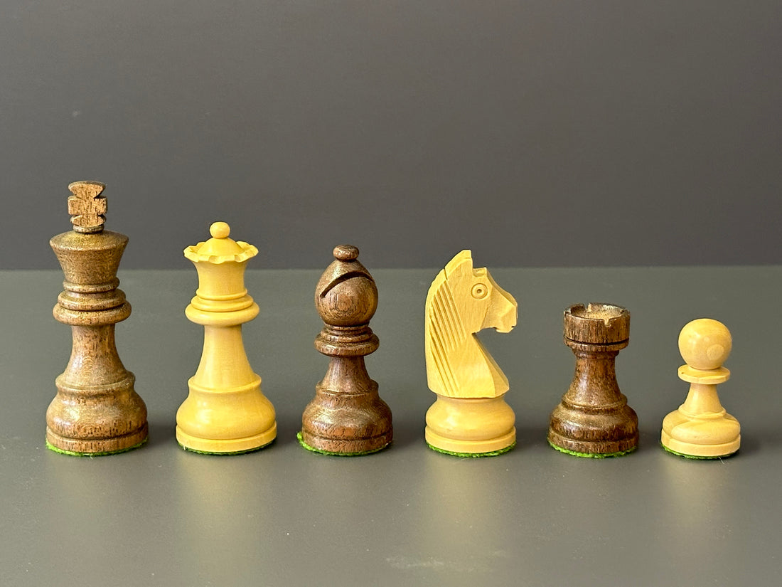 Chess pieces in acacia/boxwood, KH 75mm, leaded
