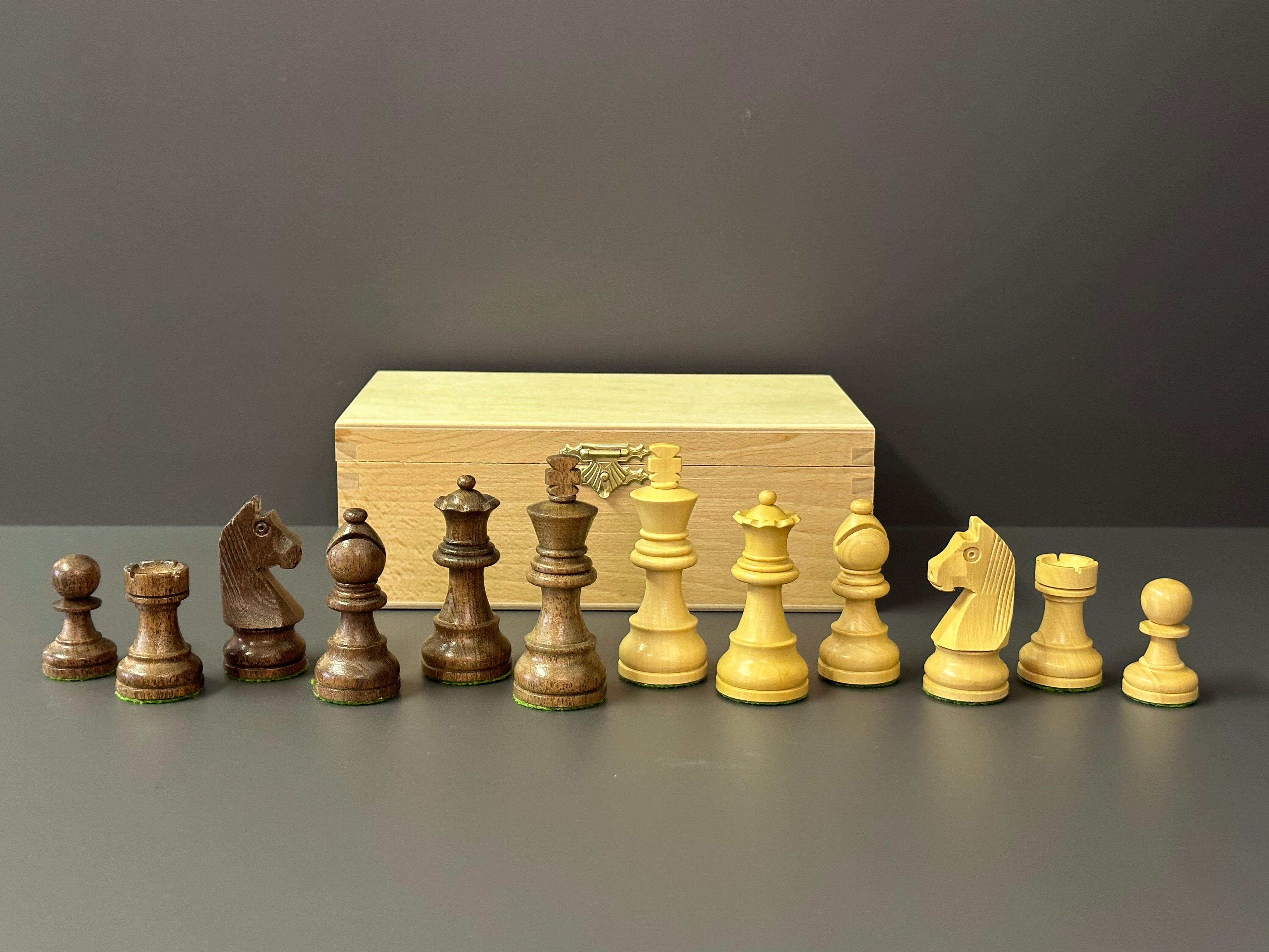 Chess pieces in acacia/boxwood, KH 75mm, leaded
