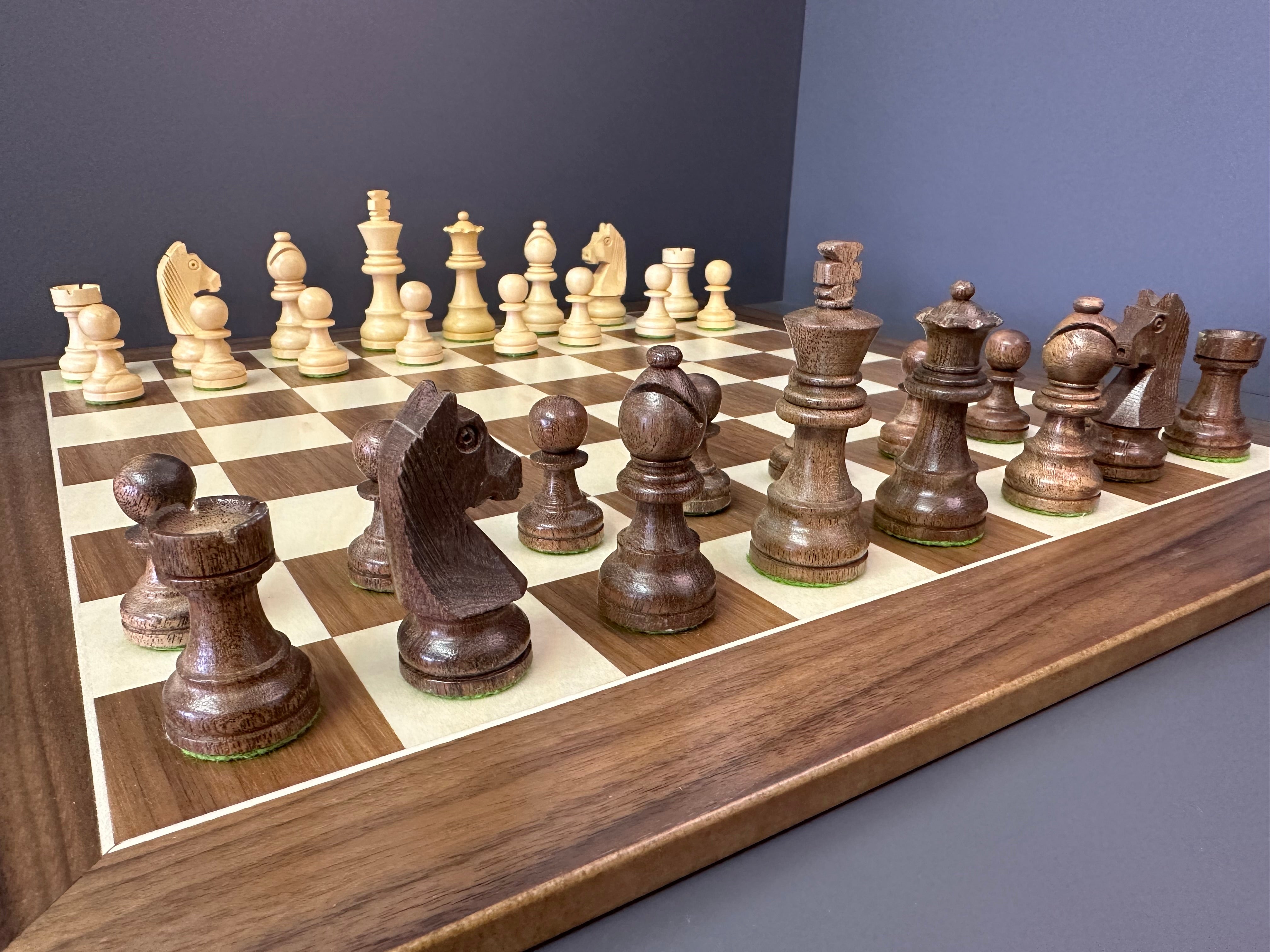 Chess pieces in acacia/boxwood, KH 75mm, leaded