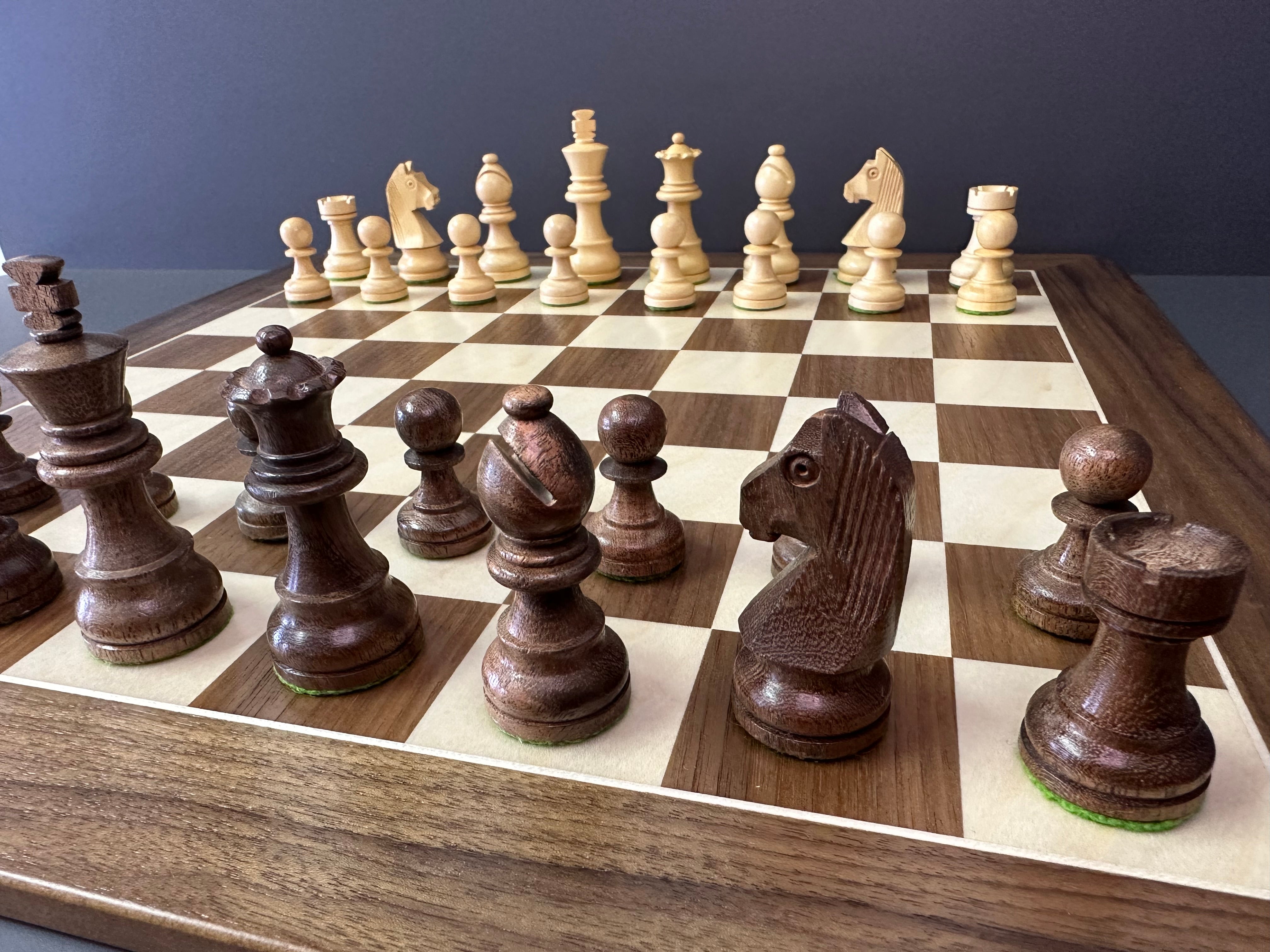 Chess pieces in acacia/boxwood, KH 75mm, leaded