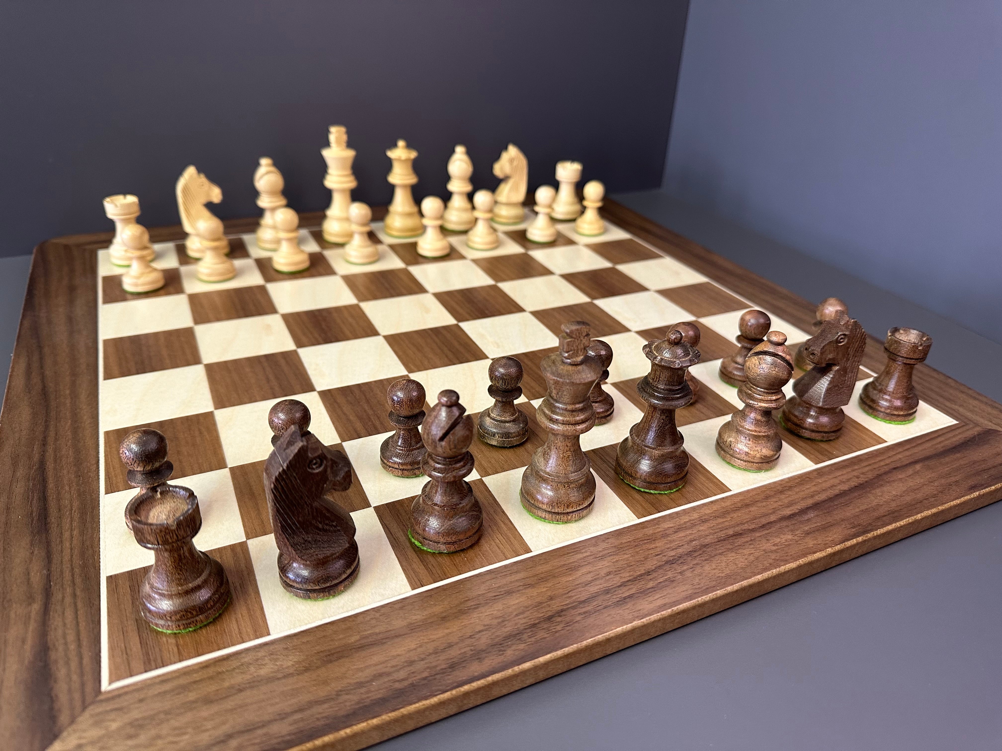 Chess pieces in acacia/boxwood, KH 75mm, leaded