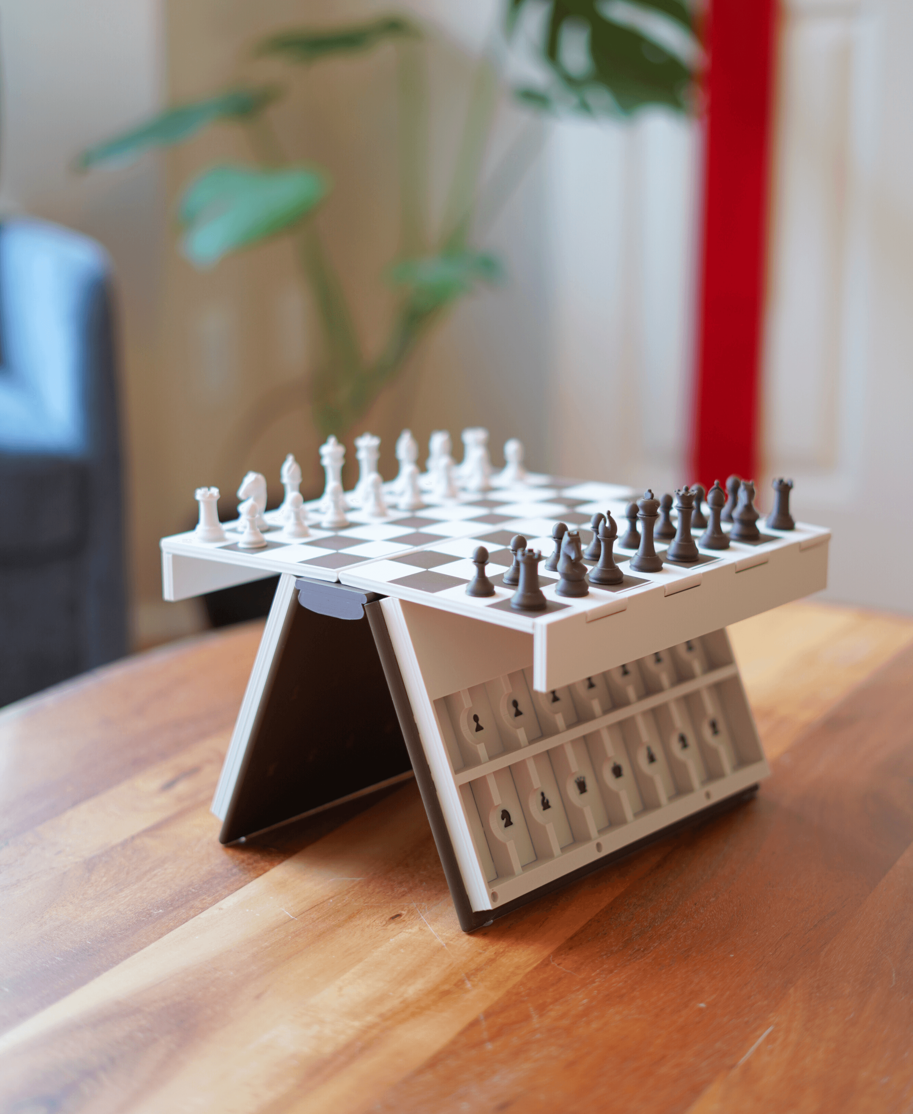 PlayBook’d Chess – Book-Style Magnetic Foldable Chess Set