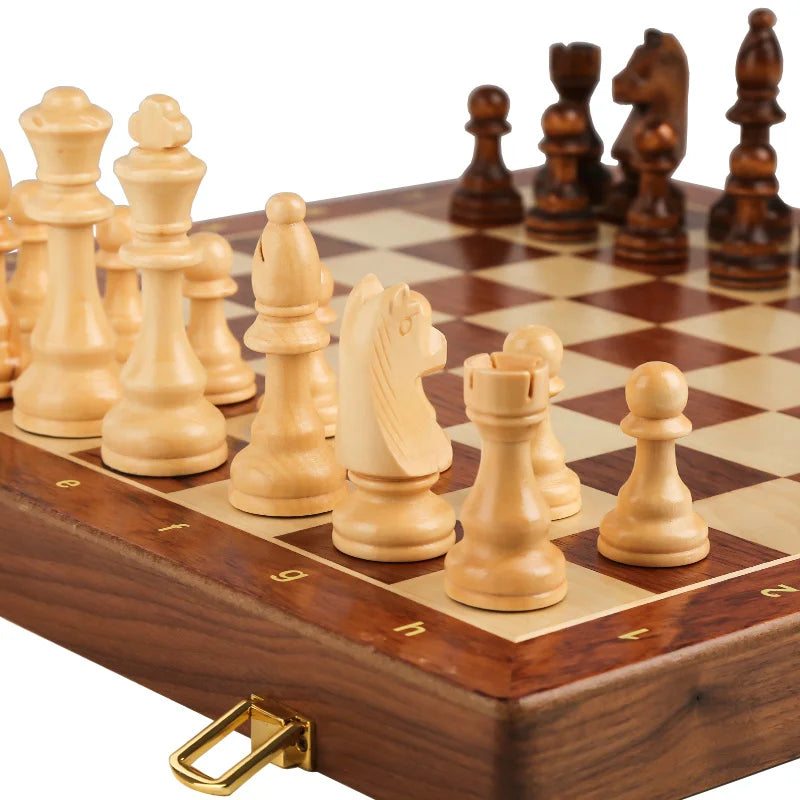 Schachspiel aus Holz in Top-Qualität – Großes Schachbrett aus Walnussholz & klassische Figuren aus massivem Holz