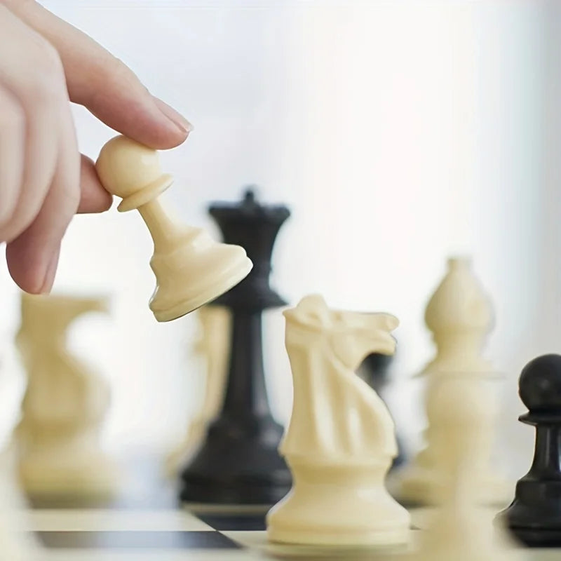Tragbares faltbares Schachspiel in Fassform für draußen