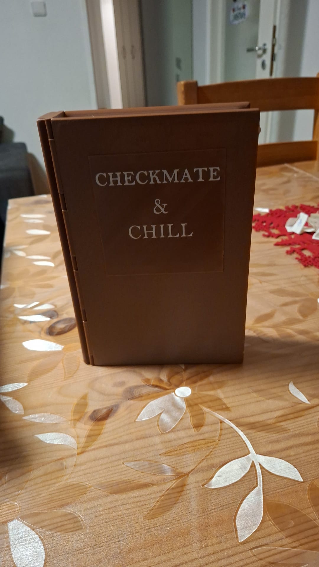 PlayBook’d Chess – Book-Style Magnetic Foldable Chess Set