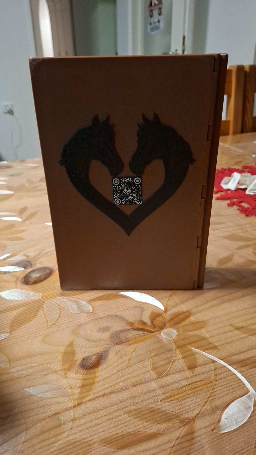 PlayBook’d Chess – Book-Style Magnetic Foldable Chess Set