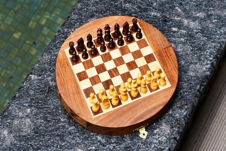 8.75'' Magnetic Travel Chess Set – Round Sheesham & Maple
