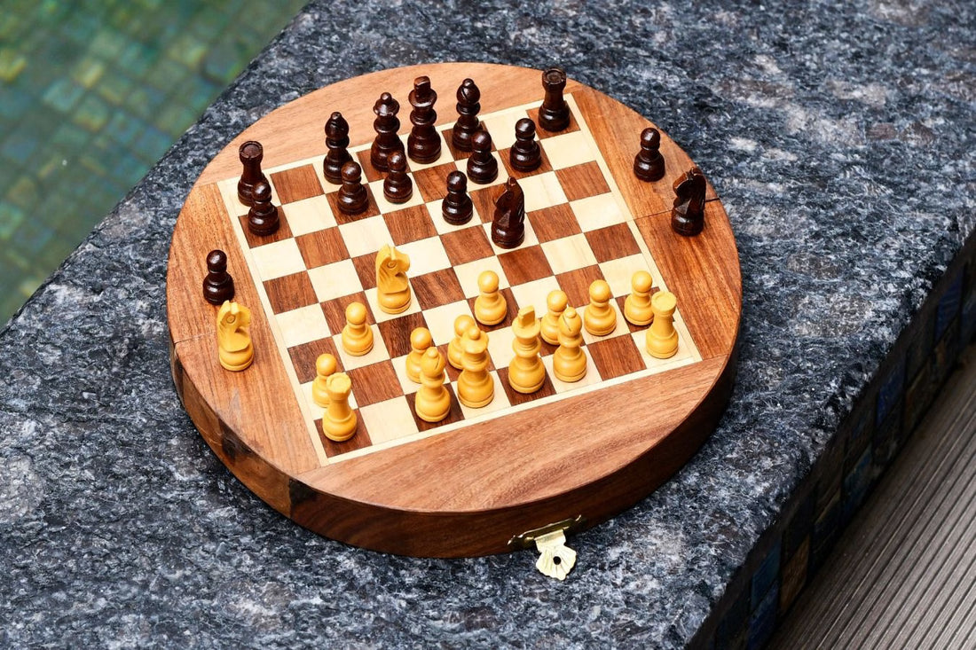 8.75'' Magnetic Travel Chess Set – Round Sheesham & Maple