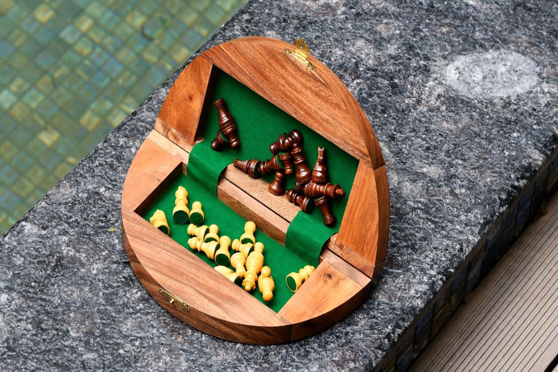 8.75'' Magnetic Travel Chess Set – Round Sheesham & Maple
