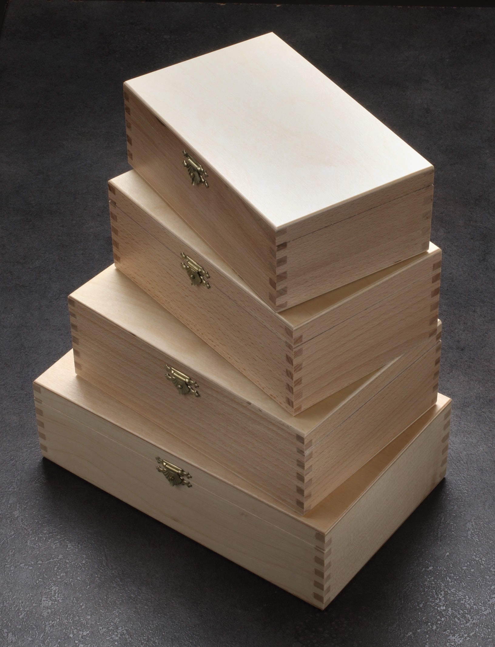 Chess pieces in black/boxwood, KH 95mm, leaded