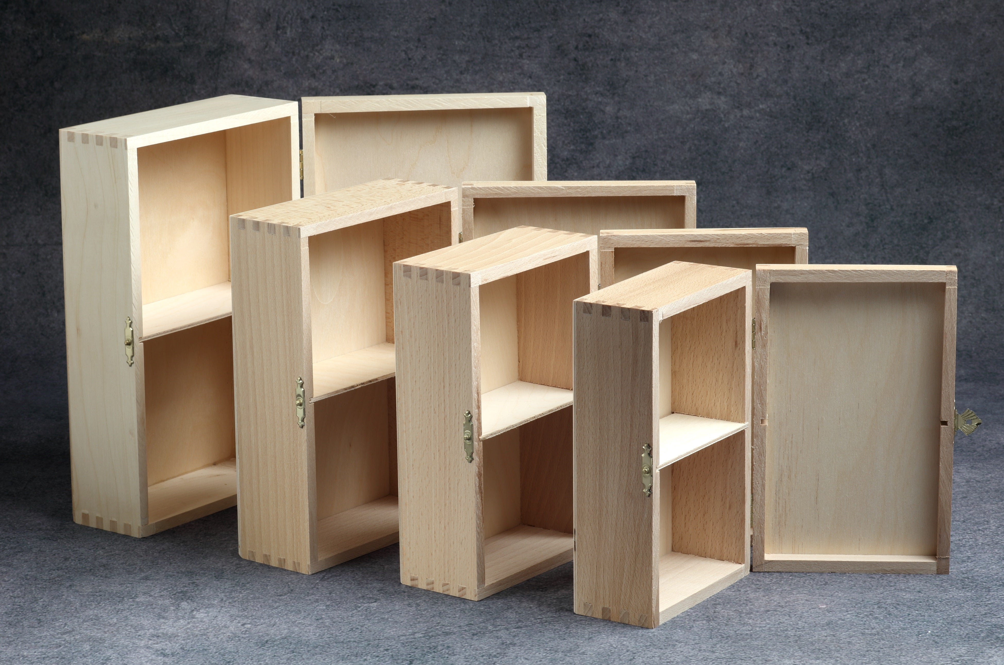 Chess pieces in acacia/boxwood, KH 75mm, leaded